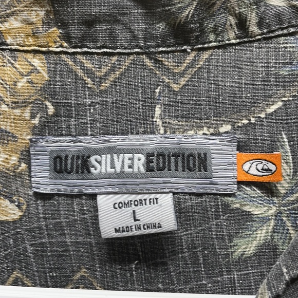 Quicksilver edition men’s large button down short sleeve shirt black w/ pattern - Picture 2 of 4
